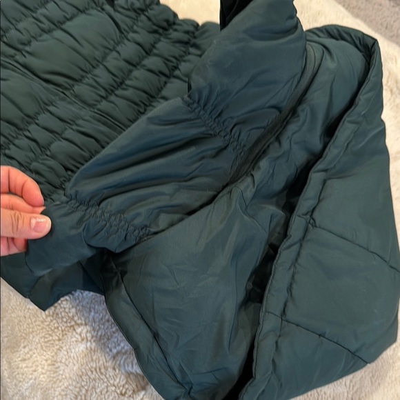 NWOT, michael kors Women's Green Puffer Vest - Picture 7 of 9